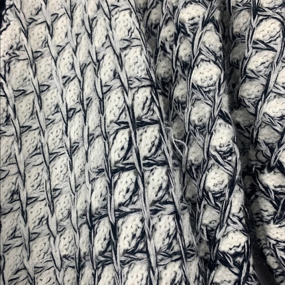 Romeo + Juliet Couture Ombré Chunky Knit Cardigan - Picture 6 of 9